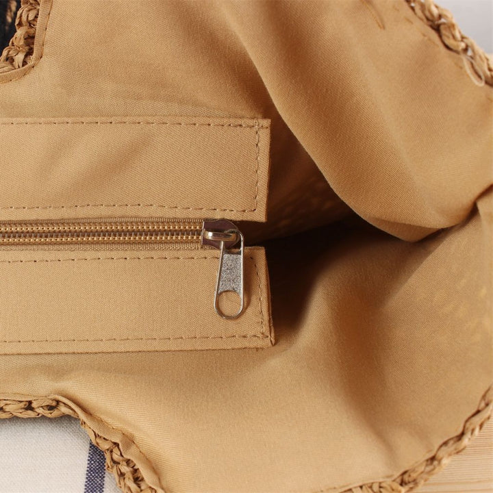 Beach bag with creative lettering and durable material Bowlift