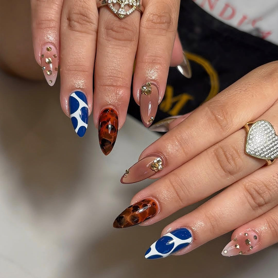 Artificial Stiletto Fingernails with Extravagant Design Bowlift