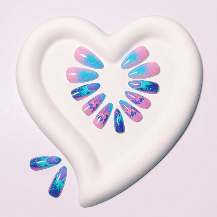 Artistic Jellyfish-Inspired Nail Art Bowlift
