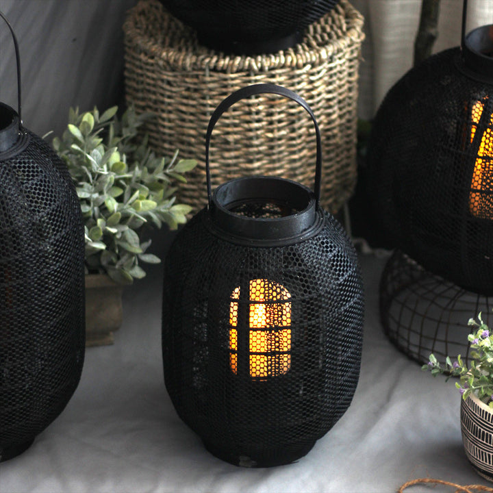 Elegant metal lantern with net design Bowlift
