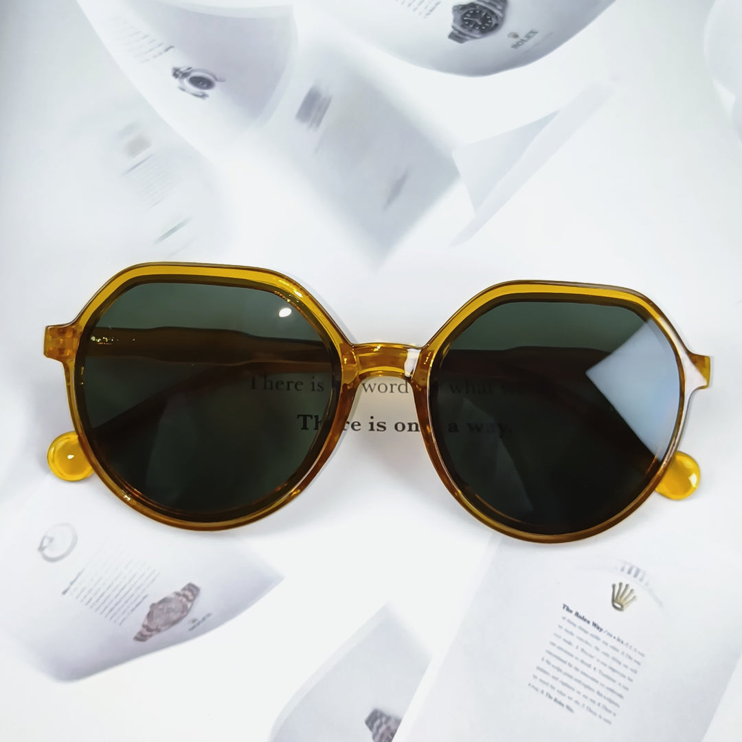 Women’s Geometric Sunglasses with Extravagant Accent Bowlift