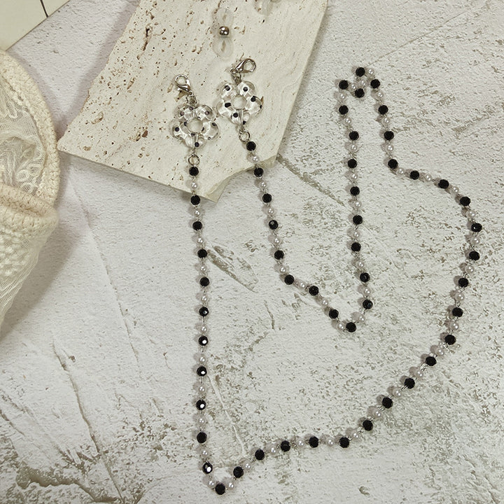 Elegant jewelry necklace with heart-shaped pendants Bowlift