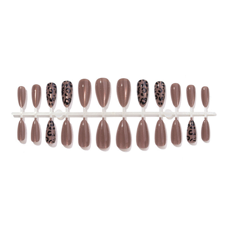Creative nail art set with modern leopard accents Bowlift