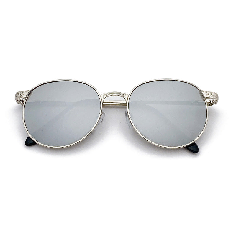 Fashionable sunglasses with round frame and intricate design Bowlift