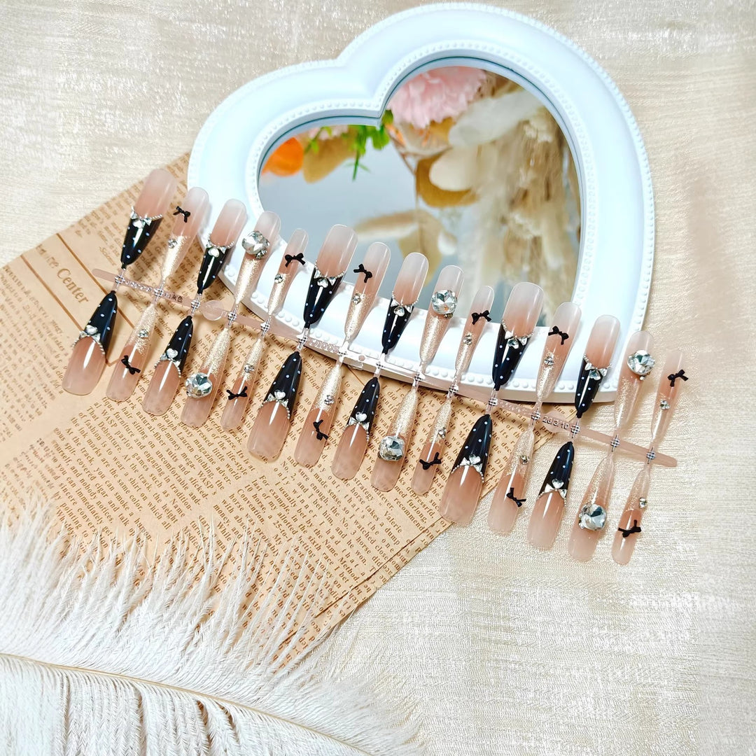 Artificial nails with glamorous rhinestone details Bowlift
