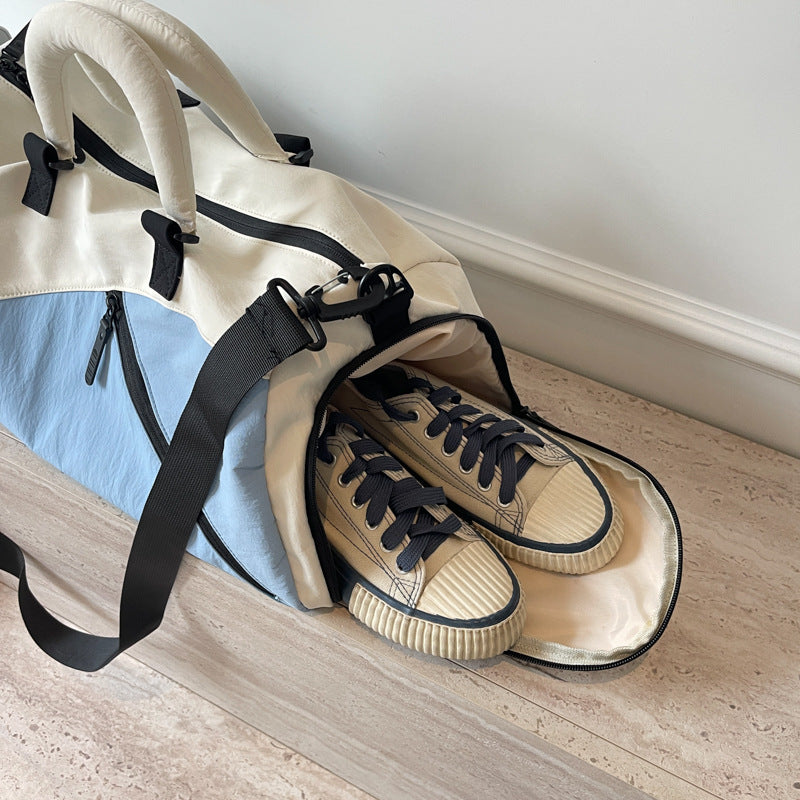 Sporty travel bag with various compartments and durable material Bowlift