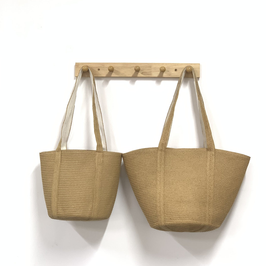 Spacious shopping bag with structured design Bowlift
