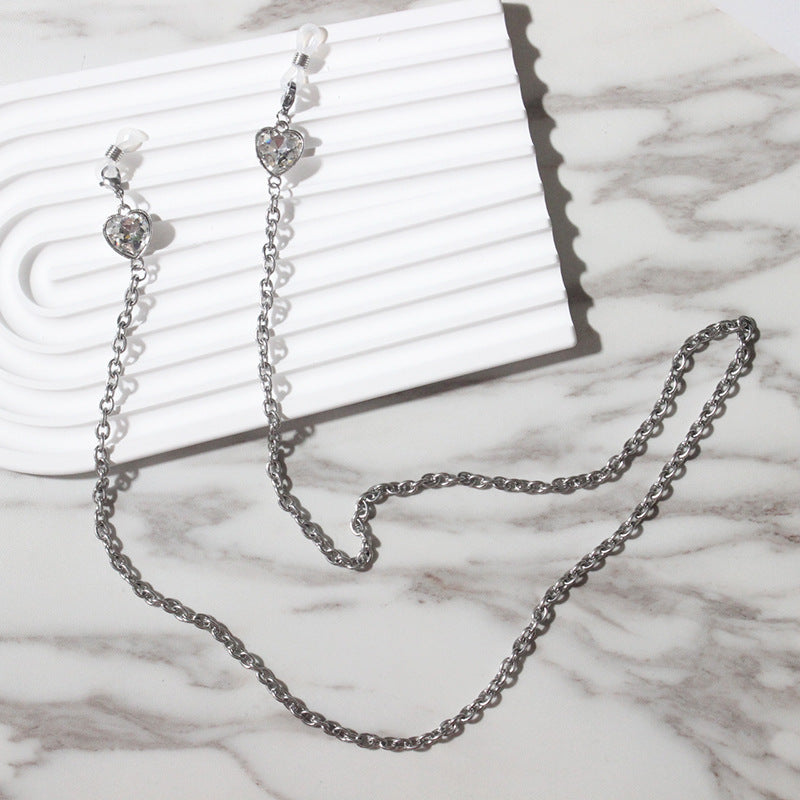 Fashionable glasses holder chain with heart pendants Bowlift