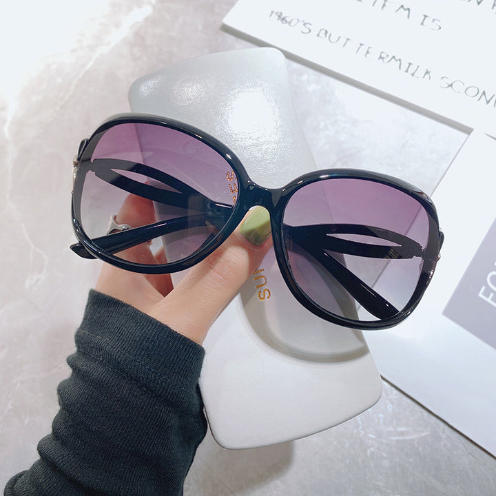 Women's oversized sunglasses with glamorous design Bowlift