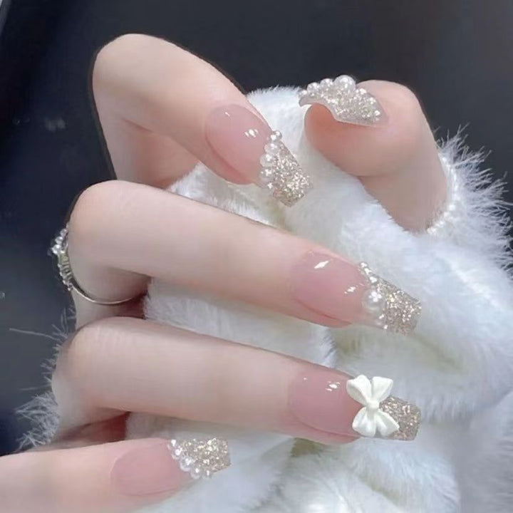 Glamorous artificial nails with delicate flower and glitter effects Bowlift
