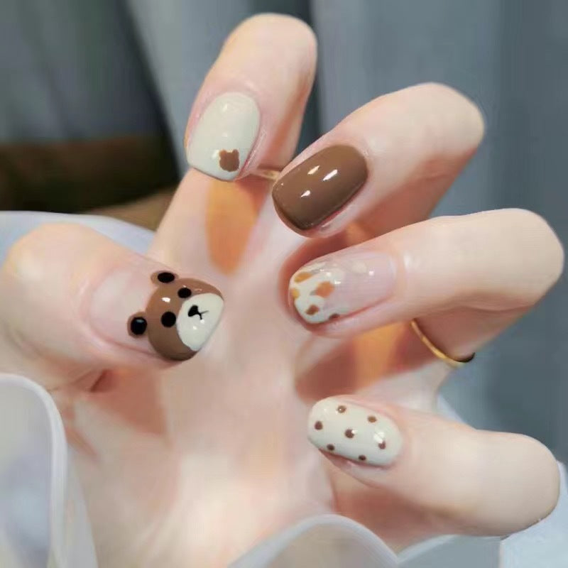 Creative nail art with bear motifs Bowlift