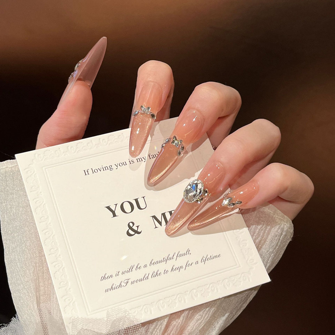 Glamorous Press-On Nail Extensions Bowlift