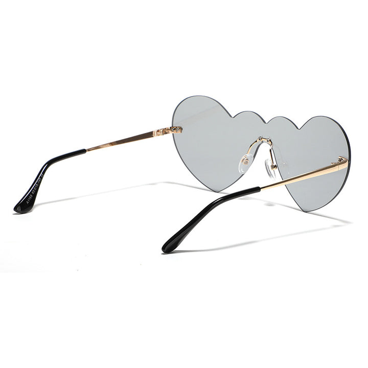 Ladies extravagant heart sunglasses with protective lenses Bowlift