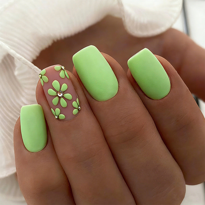 Artificial nail set with floral designs and matte finish Bowlift