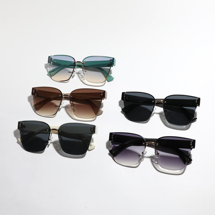 Ladies fashion sunglasses with elegant frame and wide lenses Bowlift