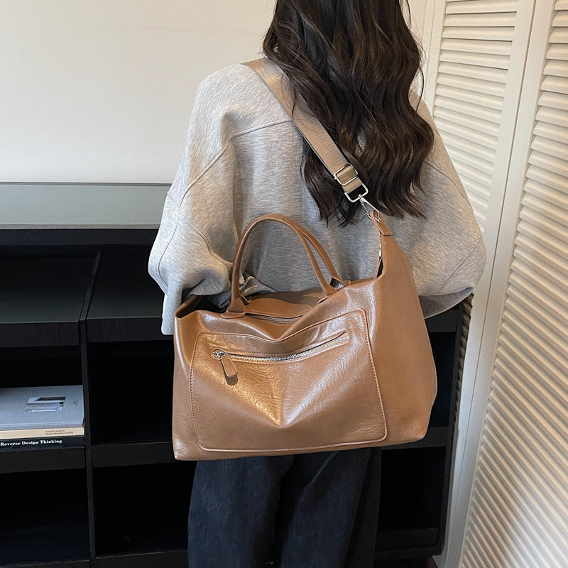 Elegant and Functional Weekend Bag Bowlift