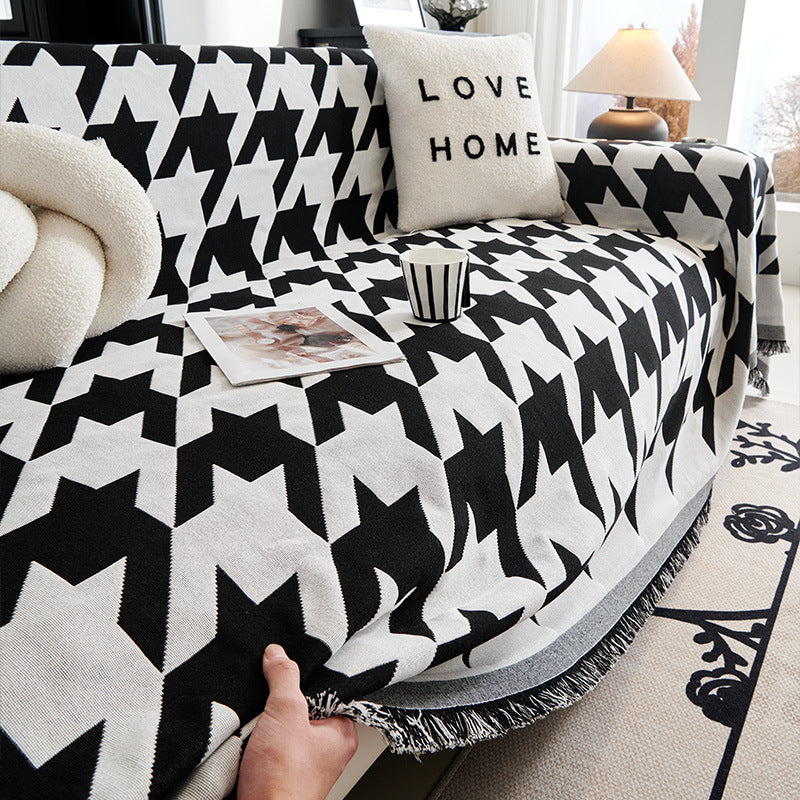 Cozy Houndstooth Throw Blanket