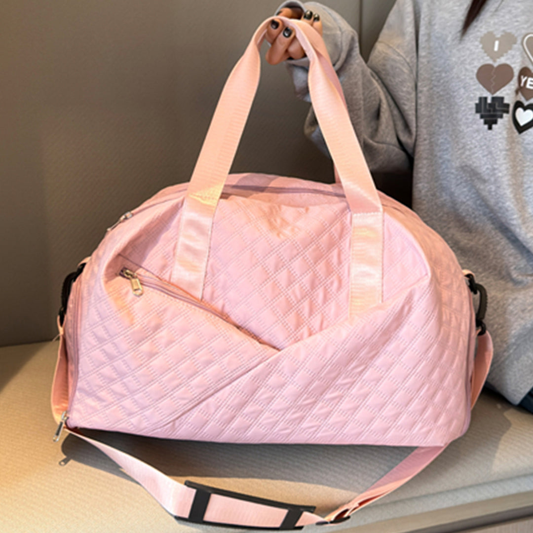 Sporty travel bag with elegant quilted pattern Bowlift