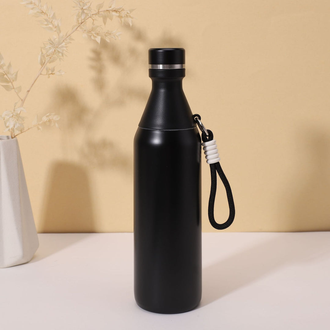 Women's insulated water bottle with practical carrying strap Bowlift