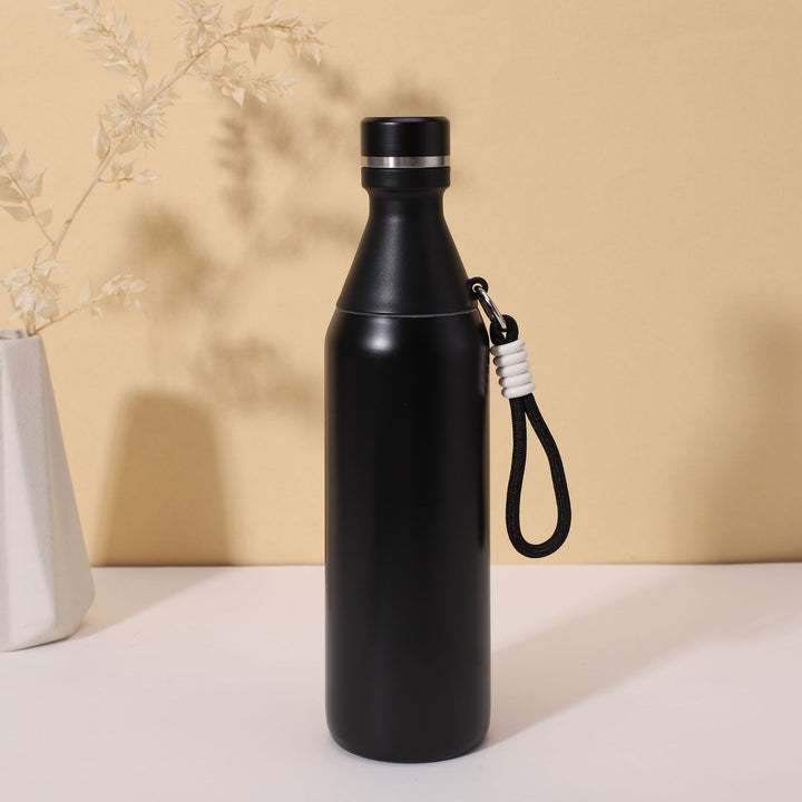 Women's insulated water bottle with practical carrying strap Bowlift