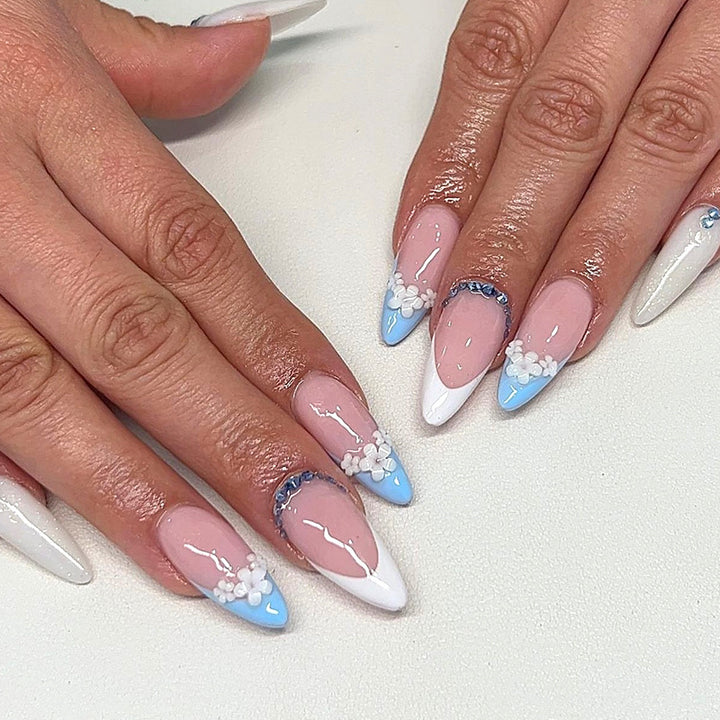 Artificial nails with floral accents and gradient Bowlift