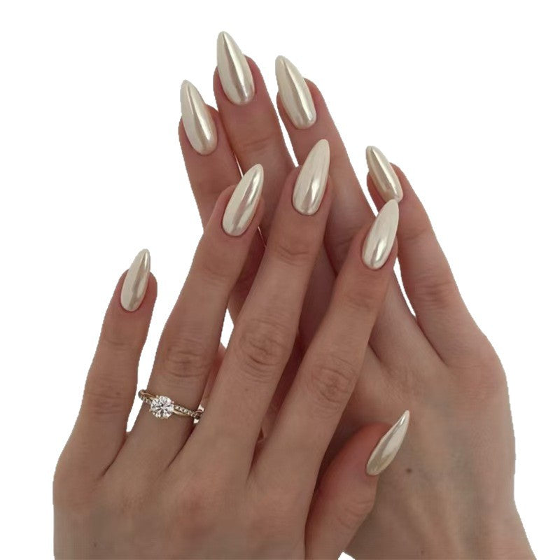 Elegant Artificial Nails in Shimmering Metallic Look Bowlift