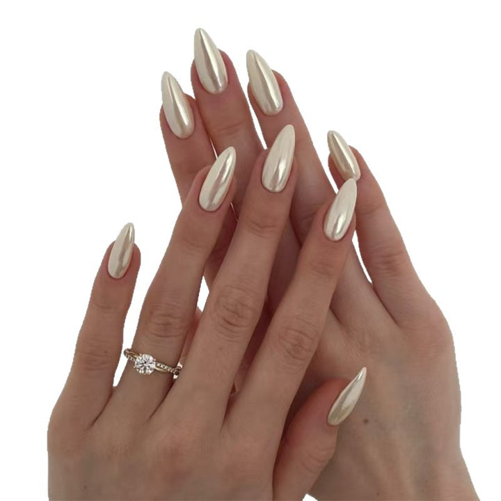 Elegant Artificial Nails in Shimmering Metallic Look Bowlift