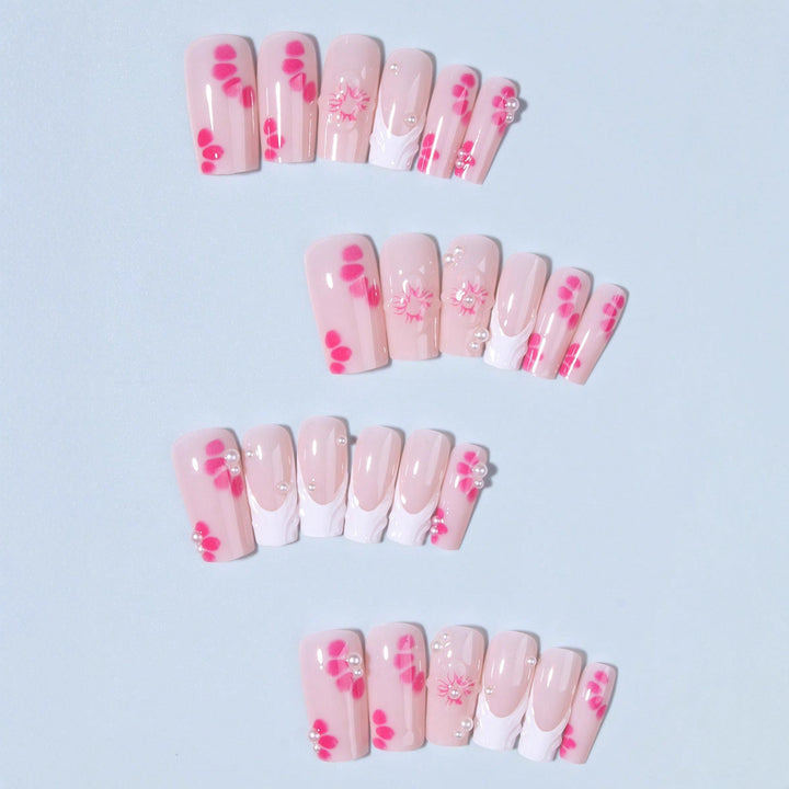 Nail art set with floral 3D decorations and pearl accents Bowlift