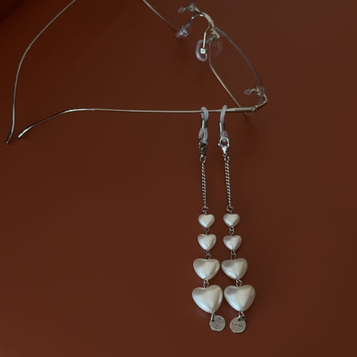 Heart-Shaped Pearl Accented Eyewear Chain Bowlift