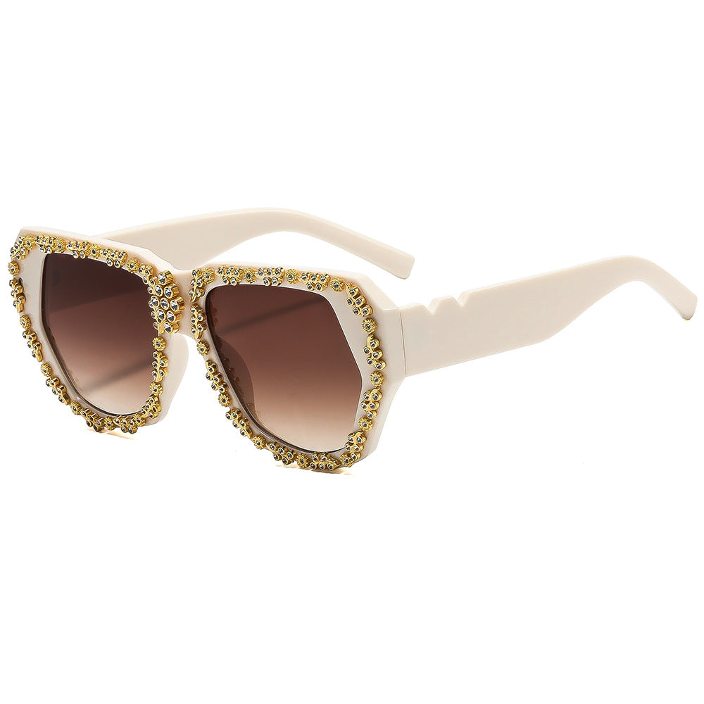 Women's fashionable sunglasses with opulent crystal frame Bowlift