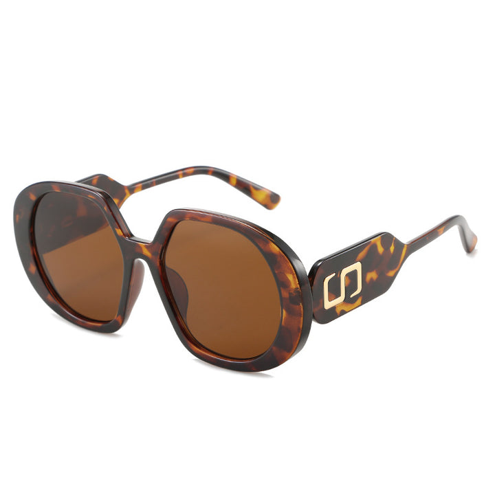 Women oversized sunglasses with distinctive frame and UV protection Bowlift