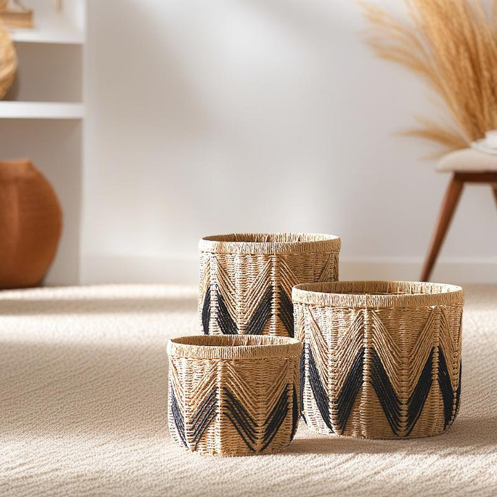 Handwoven storage basket made of natural materials Bowlift