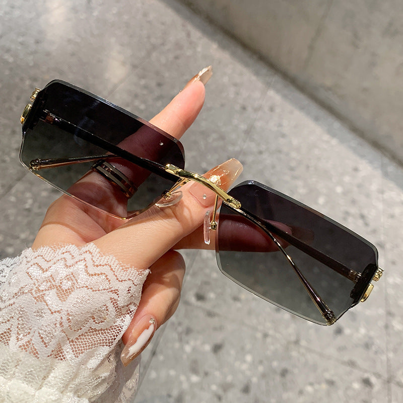 Ladies elegant square sunglasses with stylish tortoiseshell pattern and UV protection Bowlift