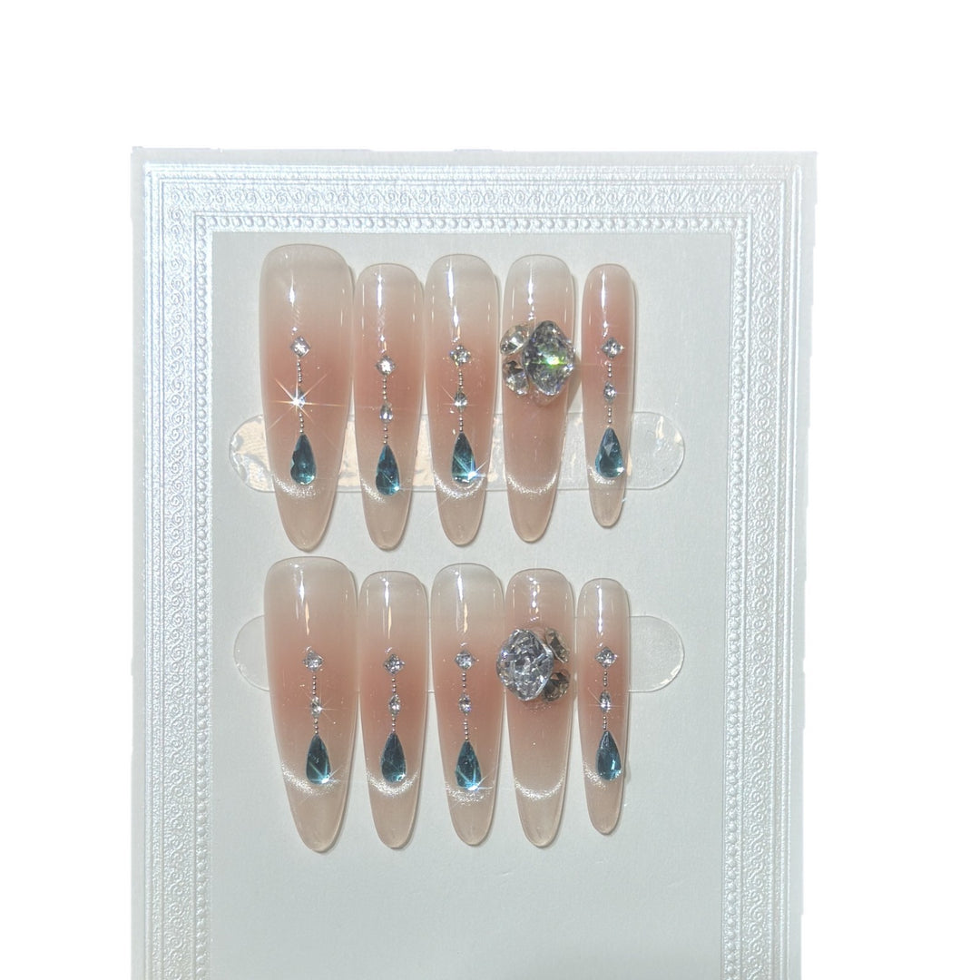 Glamorous Press-On Nail Art Set with Crystal Embellishments Bowlift