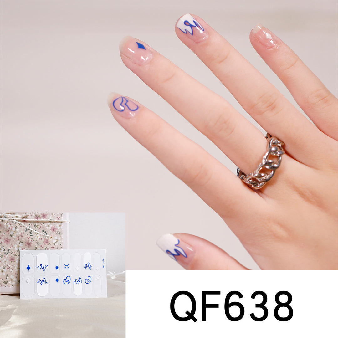 Artificial nail design with heart motif Bowlift