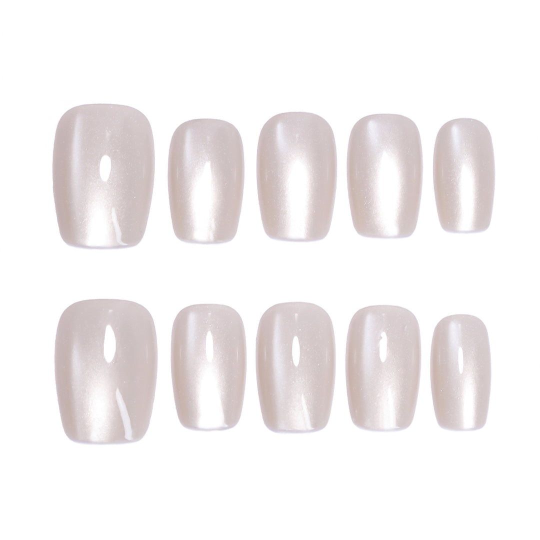 Artificial nail art with shiny surface Bowlift
