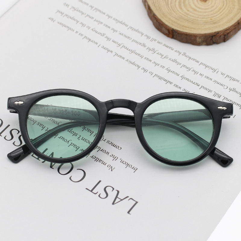 Ladies' Round Sunglasses with Elegant Design Bowlift