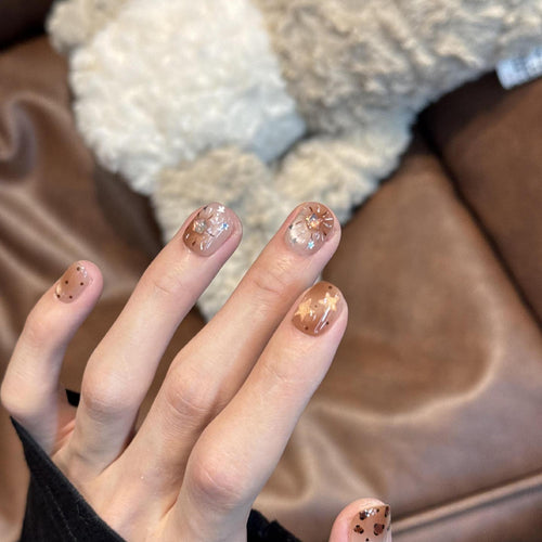 Artificial nails with shimmering fine accents Bowlift