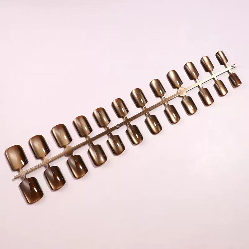 Artificial nail set with luxurious shine and elegant 3D details Bowlift