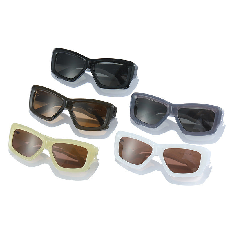 Fashion-Forward Oversized Angular Sunglasses Bowlift