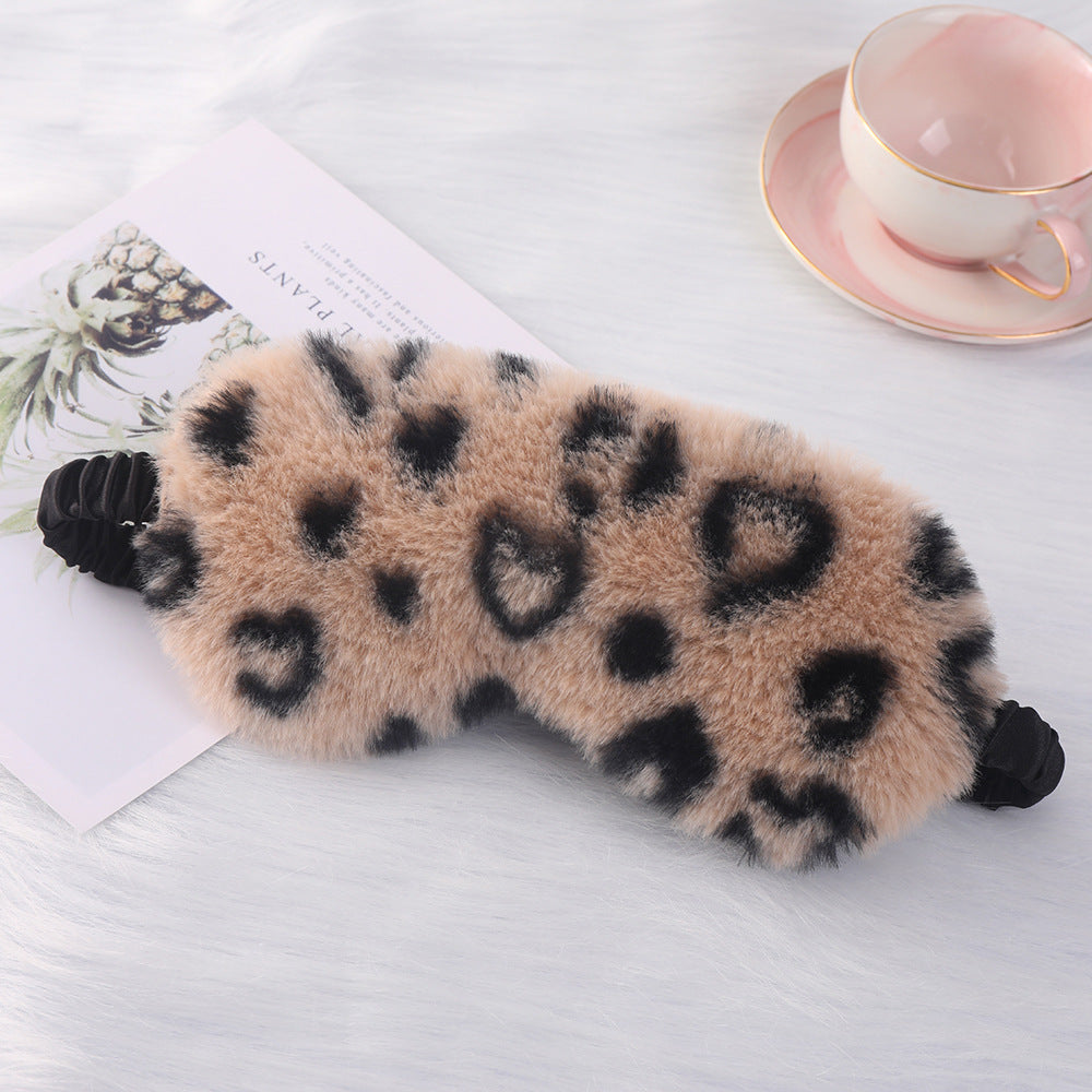 Women's cuddly faux fur sleep mask with heart-embossed surface and gathered comfort band Bowlift