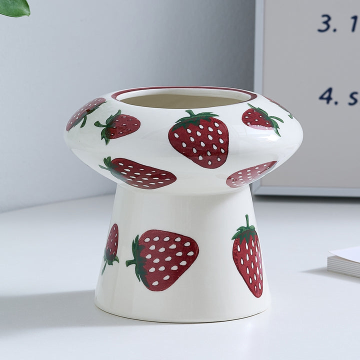 Ceramic vase with strawberry pattern Bowlift