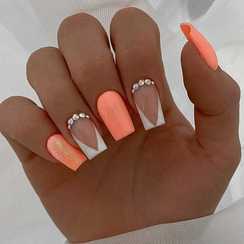 Glamorous Press-On Nail Set with Rhinestone Accents Bowlift