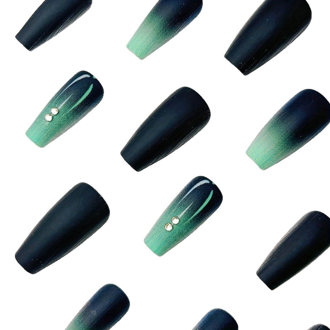 Trendy Artificial Nails with Matte Chic Finish Bowlift