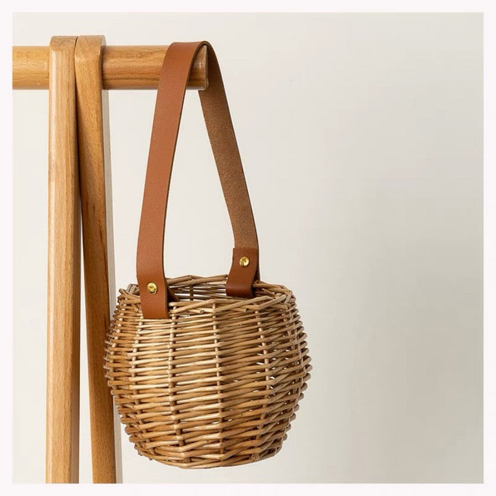 Ladies basket bag with tasteful leather handle Bowlift