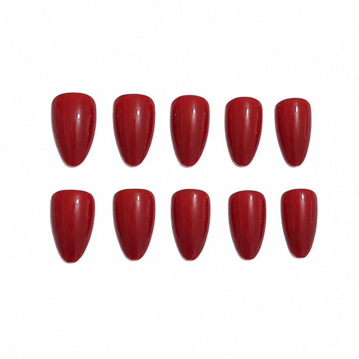 Artificial nails in elegant stiletto design Bowlift