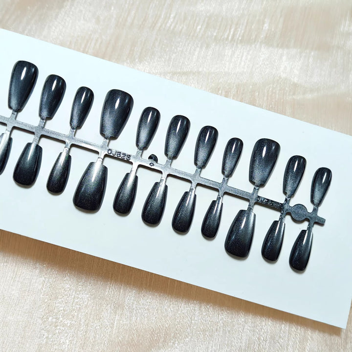 Elegant Art Nails with Shimmering Finish Bowlift