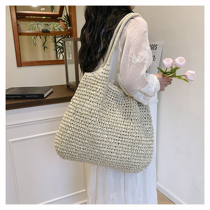 Bag Made of Natural Weave Bowlift