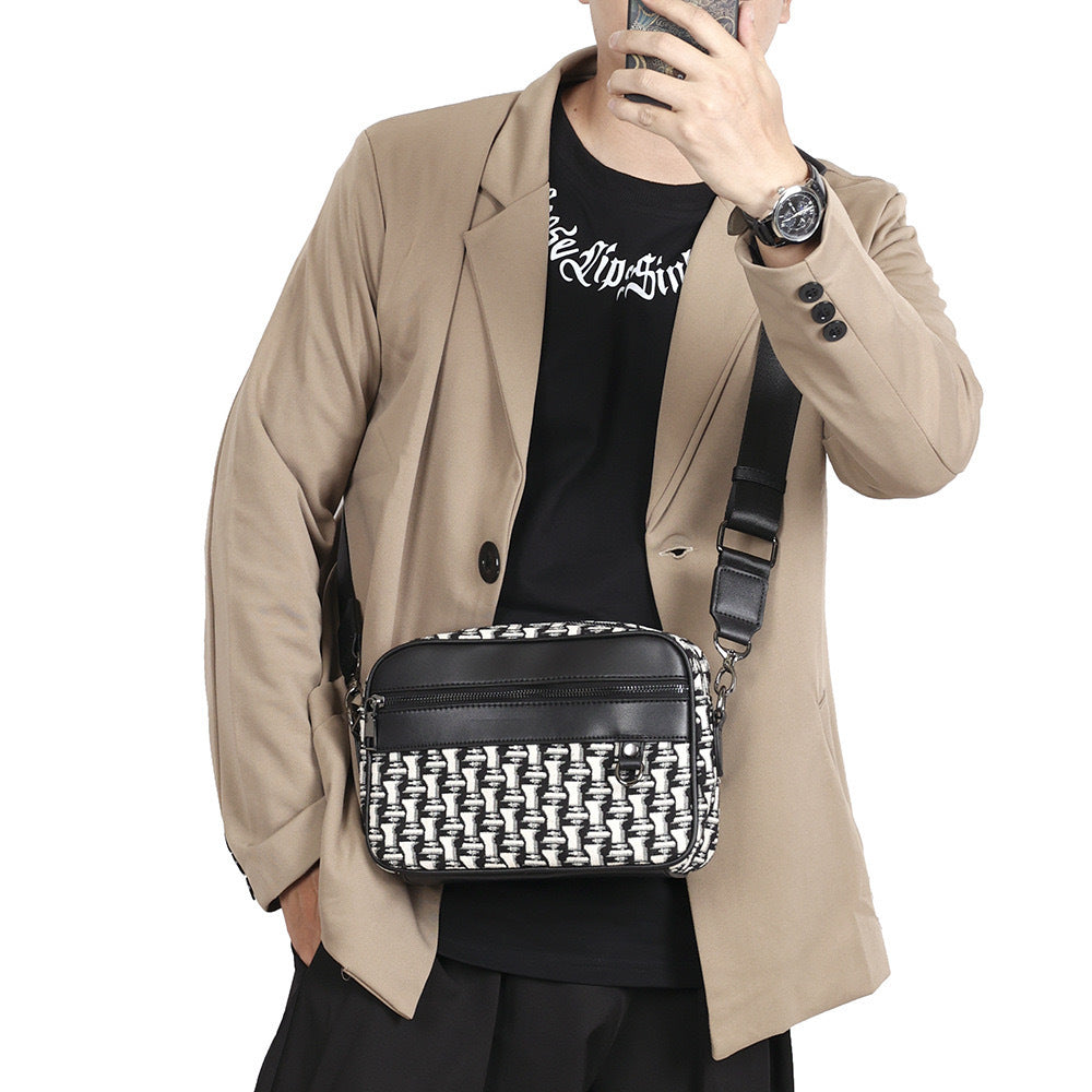 Elegant shoulder bag with structured design Bowlift
