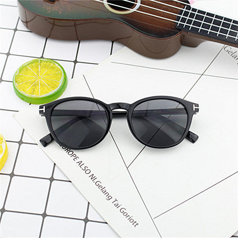 Women fashion sunglasses with elegant, round design Bowlift